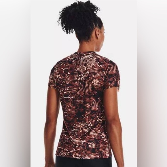 Women’s Under Armour shirt. - Picture 2 of 8